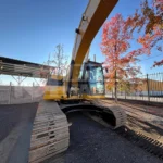 Excavadora Caterpillar 320 año 2021, diseñada para alto rendimiento en movimiento de tierra, construcción y faena minera. Con un peso operativo de 20 a 22 toneladas, motor Cat C4.4 Turbo Diésel y potencia de hasta 146 HP según configuración, ofrece excelente estabilidad, fuerza de excavación y eficiencia hidráulica.