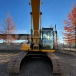 Excavadora Caterpillar 320 año 2021, diseñada para alto rendimiento en movimiento de tierra, construcción y faena minera. Con un peso operativo de 20 a 22 toneladas, motor Cat C4.4 Turbo Diésel y potencia de hasta 146 HP según configuración, ofrece excelente estabilidad, fuerza de excavación y eficiencia hidráulica.