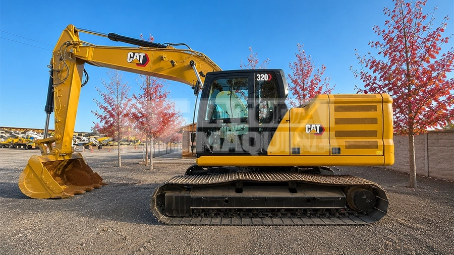 Excavadora Caterpillar 320 año 2021, diseñada para alto rendimiento en movimiento de tierra, construcción y faena minera. Con un peso operativo de 20 a 22 toneladas, motor Cat C4.4 Turbo Diésel y potencia de hasta 146 HP según configuración, ofrece excelente estabilidad, fuerza de excavación y eficiencia hidráulica.