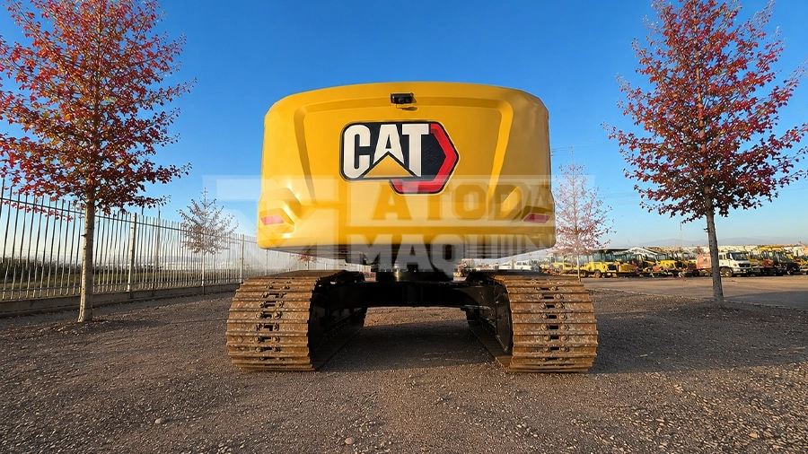 Excavadora Caterpillar 320 año 2021, diseñada para alto rendimiento en movimiento de tierra, construcción y faena minera. Con un peso operativo de 20 a 22 toneladas, motor Cat C4.4 Turbo Diésel y potencia de hasta 146 HP según configuración, ofrece excelente estabilidad, fuerza de excavación y eficiencia hidráulica.