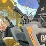 Excavadora Caterpillar 320 año 2021, diseñada para alto rendimiento en movimiento de tierra, construcción y faena minera. Con un peso operativo de 20 a 22 toneladas, motor Cat C4.4 Turbo Diésel y potencia de hasta 146 HP según configuración, ofrece excelente estabilidad, fuerza de excavación y eficiencia hidráulica.