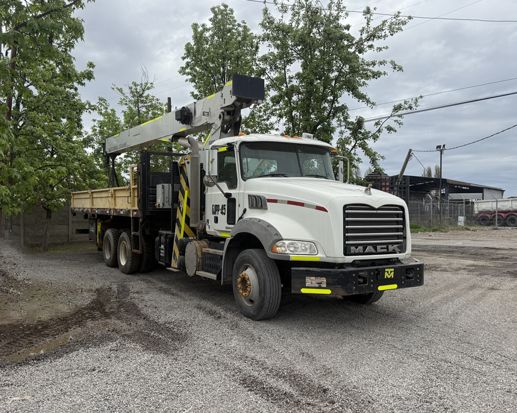 Camión Grúa Mack GU813 con Pluma National Crane 8100D (2014)