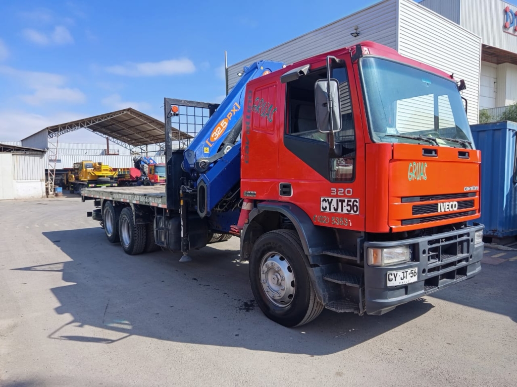 Camión Pluma 180E IVECO con Grúa PM32.5 Pluma año 2020 - 2011